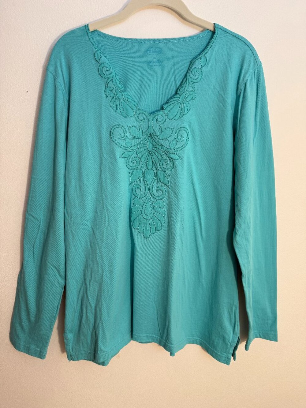 Talbots Blouse Womens XL Aqua Embroidered V-neck Cotton Long Sleeves Pullover